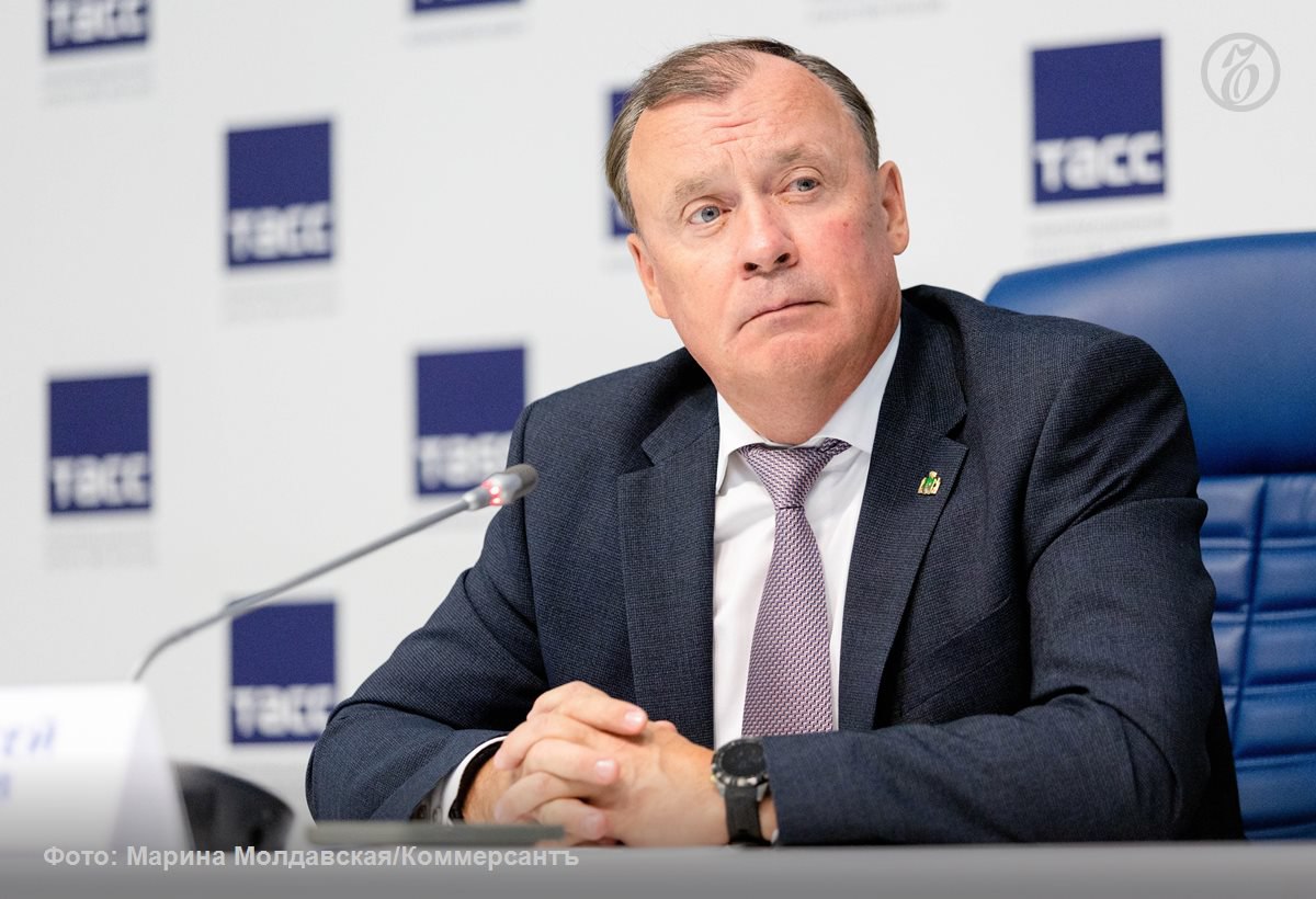 Свердловское региональное отделение Единой России выбрало кандидата на должность главы Екатеринбурга им стал действующий мэр Алексей Орлов Ранее он заявил о желании остаться на второй срок Решение также направлено на согласование в президиум генерального совета партии после чего кандидатура будет представлена конкурсной комиссии сообщили в пресс службе отделения партии Подписывайтесь на Ъ Урал