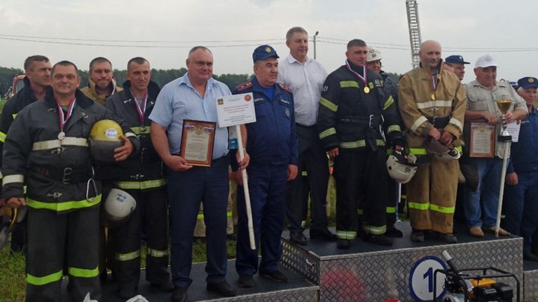 На выставке «День Брянского поля» наградили лучшие подразделения пожарной охраны За ходом состязаний наблюдал губернатор Александр Богомаз. ƃℾ подписаться прислать новость