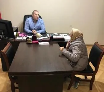 Суд в Дагестане конфисковал имущество экс главы Буйнакского отделения Соцфонда Набиюллы Гаджибатырова и его семьи на сумму более 310 млн рублей Имущество было приобретено на неподтверждённые доходы Государству по решению суда отошли шестиэтажное нежилое здание в 2 8 тыс кв метров два земельных участка и квартира сообщили в пресс службе судов Дагестана Сам Гаджибатыров находится в СИЗО Экс чиновнику вменяют мошенничество с материнским капиталом Всего по версии следствия похитили 8 5 млн рублей Подписывайтесь на Аргументы и Факты Северный Кавказ Мы в МАКС