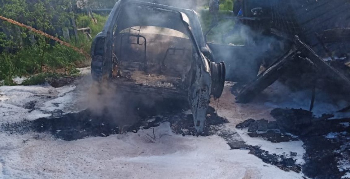 В камчатском Тигиле сгорела «Тойота» Накануне, 12 июня, в селе Тигиль Камчатского края загорелась «Тойота РАВ4». Огонь перекинулся на стоящий рядом кунг. Нажмите для подробностей -