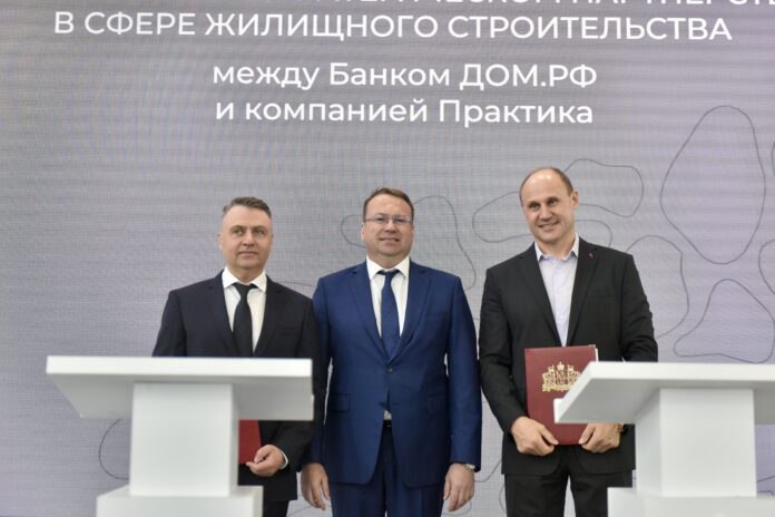 Объект культурного наследия регионального значения «Страховая касса», расположенный в центре Екатеринбурга, будет обновлен благодаря партнерству государства и бизнеса  Соответствующее соглашение на выставке ИННОПРОМ подписали Банк ДОМ.РФ и компания «Практика» в присутствии замгубернатора — министра по управлению государственным имуществом Свердловской области Алексея Кузнецова.   Здание страховой кассы, расположенное на перекрестке улиц Пушкина и Первомайской, построено в 1924 году. Изначально оно использовалось как районная страховая касса, позже — как противотуберкулезный диспансер и медицинский колледж. Несмотря на сложную историю, здание сохранило оригинальные элементы архитектуры эпохи модерн.    Подробнее читайте на сайте «Областной газеты».    Полина Зиновьева, «Областная газета»   Подписаться на «ОГ» Прислать новость Поддержать канал