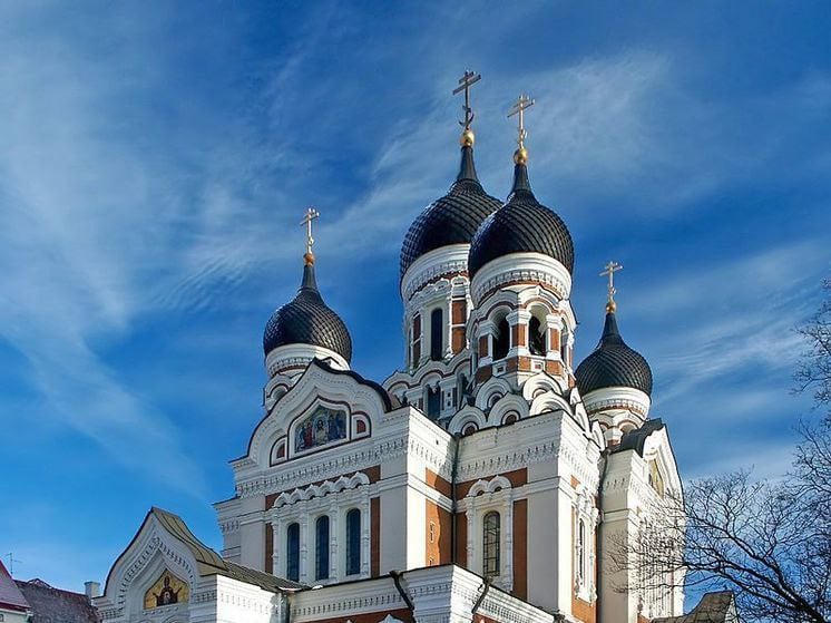 В Эстонии планируют законодательно запретить деятельность Эстонской православной церкви.  Силовое ведомство республики собирается внести поправки в закон о церкви. Это означает юридическую ликвидацию ЭПЦ, пишет РИА Новости. В МВД страны подчеркнули, что ЭПЦ якобы представляет собой «экстремистскую» и «террористическую» организацию.  Ранее глава ЭПЦ Московского патриархата митрополит Таллинский и всея Эстонии Евгений заявил, что вынужден покинуть страну из-за решения властей Эстонии не продлевать ему ВНЖ.  #Эстония #ЭПЦ #Религия