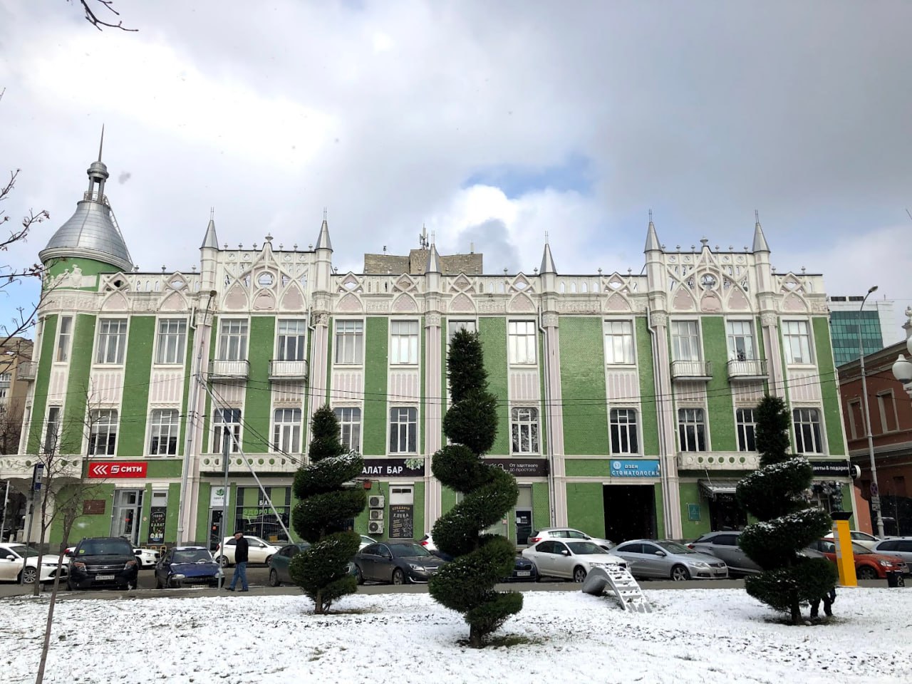 Власти Краснодара рекомендуют ограничить движение грузового транспорта днем с 15 по 31 декабря Перевозки предлагается осуществлять ночью 22 00 06 00 для снижения транспортной нагрузки и повышения пропускной способности дорог Департаменту транспорта поручено разработать схемы подъезда грузовиков к торговым центрам а МВД усилить контроль за соблюдением ПДД Кубанские Новости Мы в MAX