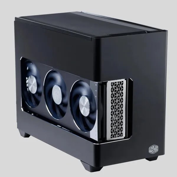 Cooler Master представила мини-ITX корпус NR200P V3, оптимизированный для мощных сборок с акцентом на охлаждение и поддержку современных видеокарт. Объём корпуса составляет 18,62 л при габаритах 378,2 х 185 х 292 мм. Он совместим с материнскими платами Mini-ITX, кулерами для процессоров высотой до 70 мм и блоками питания формата SFX/SFX-L. NR200P V3 поддерживает видеокарты длиной до 361,5 мм, высотой 160 мм и толщиной 3,8 слота, включая Nvidia GeForce RTX 50-й серии. В оснащение входят кабель PCIe 5.0 x16 и кронштейн, который удерживает видеокарту. Боковая алюминиевая панель с сеткой снимается для улучшения вентиляции, обеспечивая оптимальное охлаждение и обзор видеокарты. Корпус оснащён портами USB-C 20 Гбит/с , двумя USB-A 5 Гбит/с и аудиоразъёмом 3,5 мм. Для охлаждения предусмотрены места для двух вентиляторов 120/140 мм и радиаторов 240/280 мм сверху, а также двух тонких 120-мм вентиляторов до 15 мм снизу, один из которых может быть заменён на 3,5-дюймовый диск.