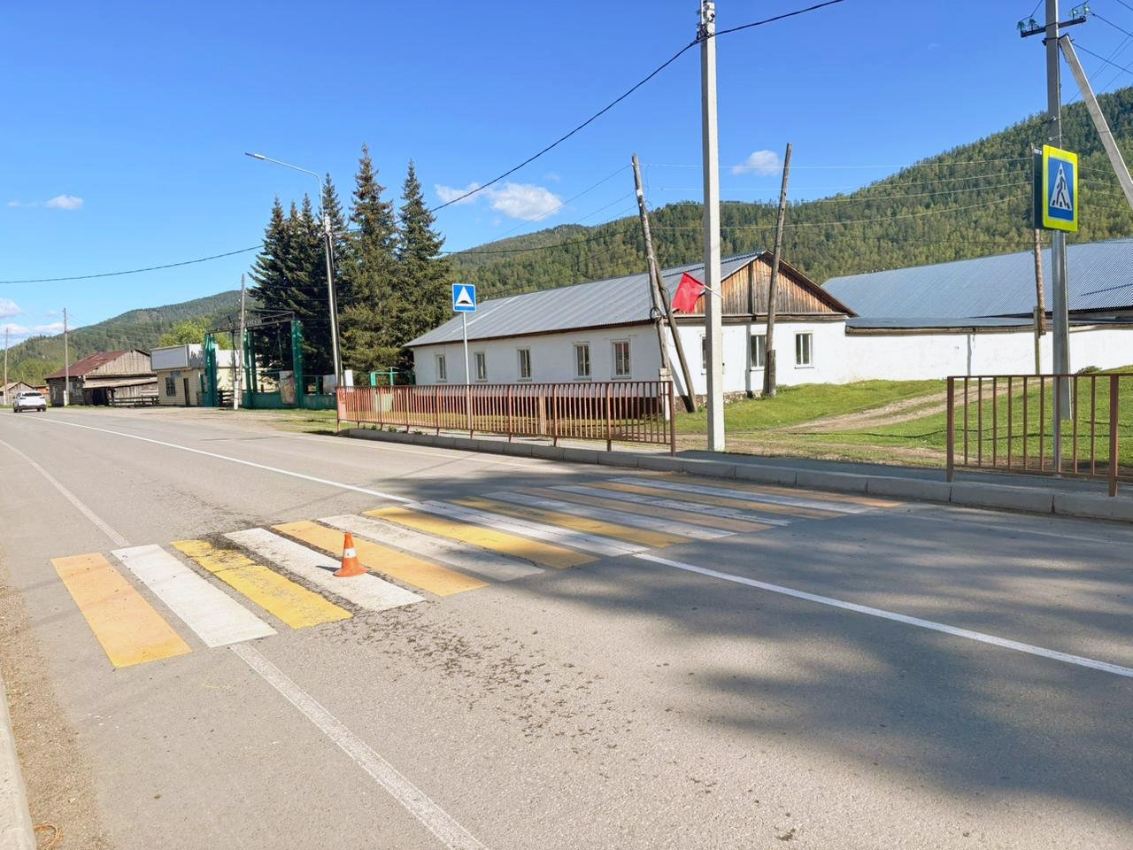 Два ребенка-пешехода получили вчера травмы в результате ДТП на дорогах республики. По информации МВД РА, 12-летний пешеход был сбит на нерегулируемом пешеходном переходе в селе Теньга. 8-летний ребенок попал под колеса, перебегая проезжу часть в Горно-Алтайске, в районе дома 34 по ул. Чорос-Гуркина. Оба ребенка с полученными травмами госпитализированы в медучреждения.