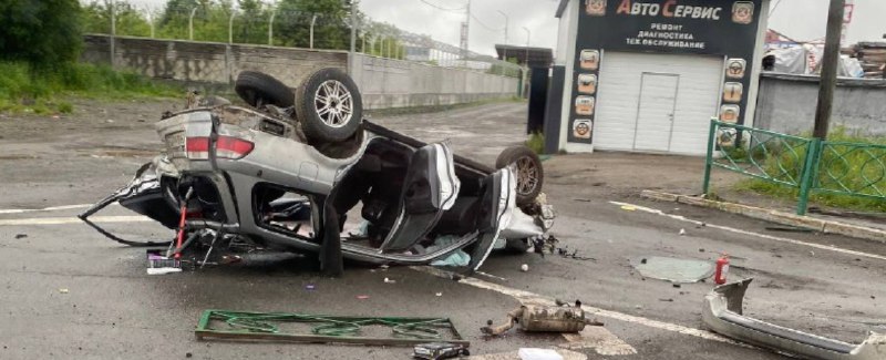 Подробности ДТП в Петропавловске-Камчатском: трое в больнице, один погиб Обновлено Очевидцы сообщили в редакцию ИА «Кам 24» подробности утреннего смертельного ДТП. По непроверенной пока информации, в машине находились четыре человека. Нажмите для подробностей -