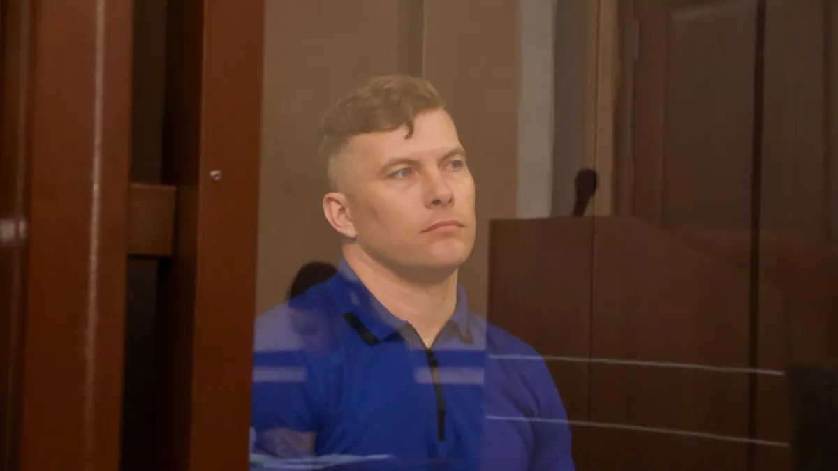 Гособвинение просит ужесточить наказание бывшему вице мэру Барнаула Шеломенцеву Как передает наш корреспондент из зала суда гособвинение запросило Шеломенцеву по совокупности преступлений наказание в виде 11 лет лишения свободы и штраф в размере 25 млн рублей Кроме того согласно позиции прокуратуры бывшему чиновнику просят увеличить срок лишения права занимать некоторые государственные должности до пяти лет Сам Антон Шеломенцев и сторона защиты настаивают на невиновности и просят апелляционную инстанцию вынести оправдательный приговор ТОЛК