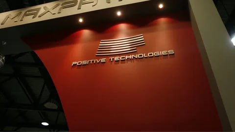 Крупные акционеры Positive Technologies договорились о долгосрочных ограничениях на сделки с принадлежащими им акциями компании POSI Данные ограничения распространяются в том числе на те акции которые топ менеджмент получил в рамках Программы стимулирования роста капитализации за вклад в рост бизнеса компании в 2022 2023 гг Соглашение поможет сформировать сильное ядро совладельцев среди топ менеджмента Соглашение позволит снизить риски давления на котировки и избежать резких изменений курса компании jkinvest news jkinvest