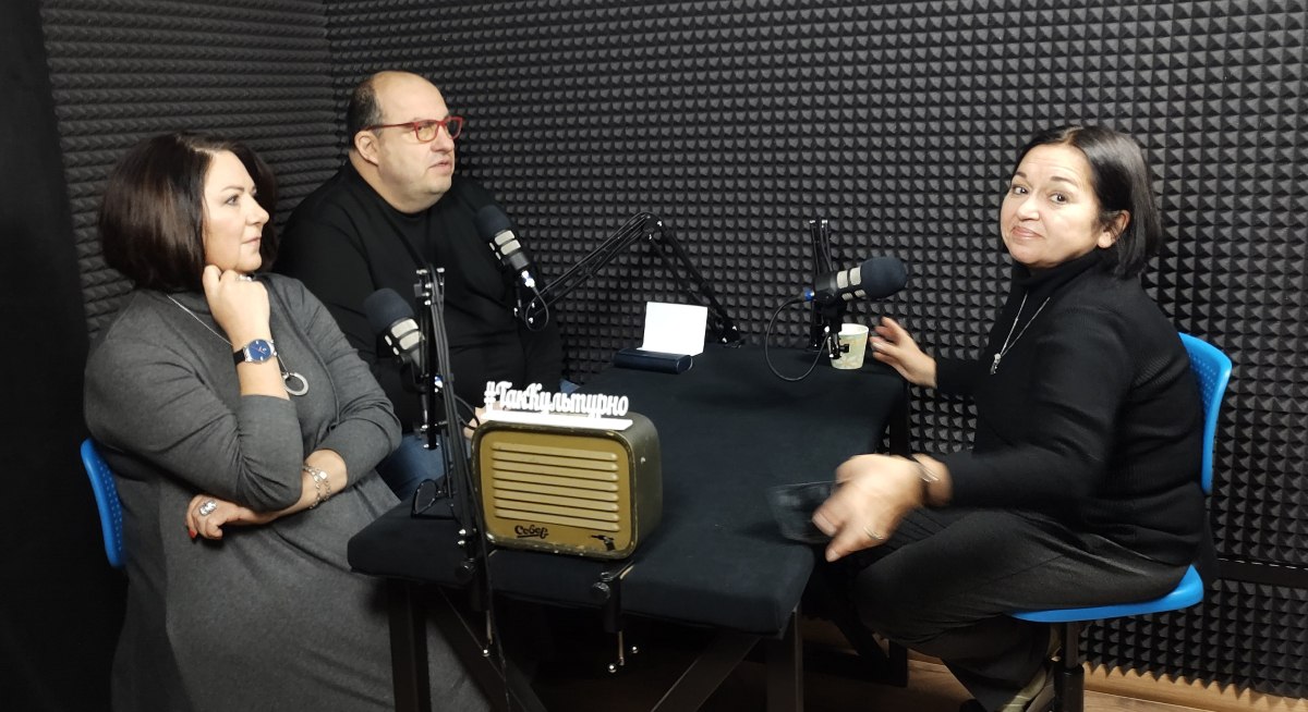 На новой выставке челябинцы увидят пейзажи Айвазовского Шишкина и Куинджи   gubernia74 ru articles culture 1137285 В начале декабря в Челябинском музее изобразительных искусств откроется выставка картин из фондов Русского музея 6 Посетители смогут увидеть работы Айвазовского Шишкина Куинджи Левитана и других мастеров русской пейзажной школы где природа предстает в ярких и сильных образах О том чем уникален жанр русского пейзажа и чем грядущая выставка собирается удивить посетителей в видеоподкасте Так культурно журналиста Гранада Пресс Натальи Малышкиной рассказали директор музея Станислав Ткаченко и его заместитель Юлия Алферова   t me chgub