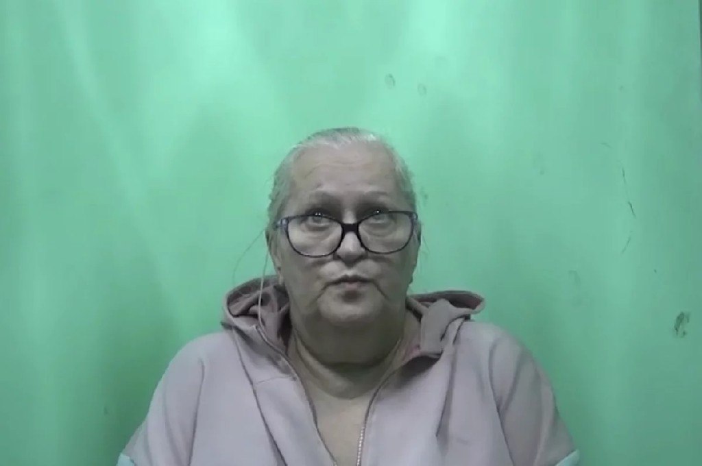Вышла из нищих. Пенсионерка из Балашихи держала в плену шестерых рабов Менее чем к двум годам колонии суд накануне приговорил 62-хлетнюю Наталью Бутенко, которая держала в рабстве шесть граждан Белоруссии и заставляла их просить милостыню на улице. Ее задержали весной прошлого года, когда один из невольников, 64-летний Виктор, рассказал прохожей, что просит деньги не по своей воле. Девушка обратилась к волонтерам и правоохранителям, Наталью задержали. Судебные разбирательства длились около года. Все это время женщина провела в СИЗО. Возраст и состояние здоровья могли повлиять на срок наказания, отмечает юрист Алла Георгиева. По ее мнению, Бутенко просто повезло, учитывая, что санкции по ее статье предусматривают срок от 3 до 10 лет, а ее приговорили к 1 году и 10 месяцам. Подробнее. Фото: ГУ МВД России по Московской области