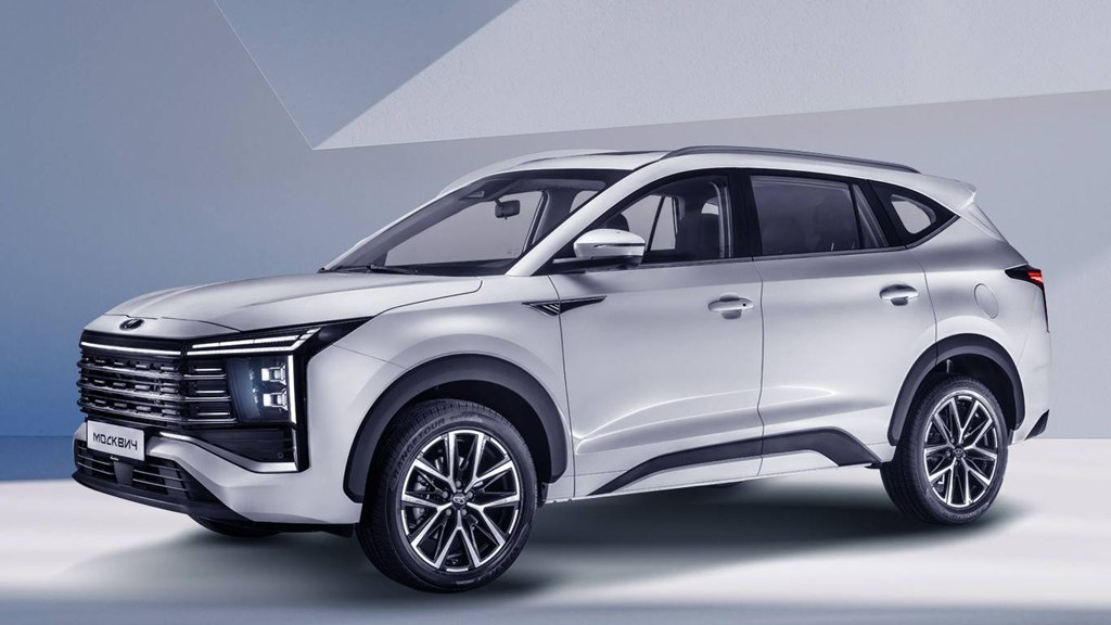 Автозавод Москвич представил новую модель Москвич 8 на форуме Российский промышленник 2025 Модель представляет собой полноценный семиместный кроссовер который комплектуется турбированным двигателем мощностью 174 л с и семиступенчатой роботизированной коробкой передач Стоимость автомобиля начинается от 2 9 млн рублей Это четвертая модель в линейке Москвича В настоящее время также производятся и продаются кроссовер Москвич 3 и его электрическая версия Москвич 3е а также бензиновый кроссовер Москвич 6 Также в апреле компания сообщила о выпуске несколько сотен кроссоверов Москвич 5 проходящих тесты в реальных условиях