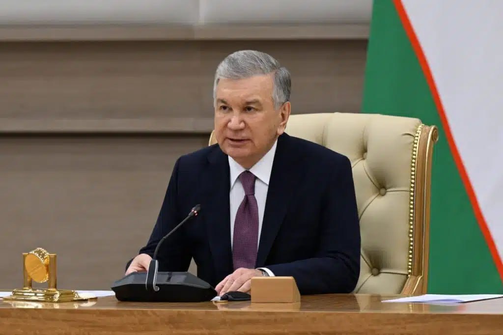  Мирзиёев: в Узбекистане запустят нацпрограмму «Безопасная дорога» Президент Узбекистана Шавкат Мирзиёев анонсировал запуск нацпрограммы «Безопасная дорога» на онлайн-совещании, которое посвящено этому вопросу. Программа направлена на снижение аварийности за счет модернизации дорожной инфраструктуры. Кроме того, фонд «Безопасная дорога и безопасный пешеход» реорганизуют и передадут в подчинение правительства. Также будут созданы региональные подразделения организации. В этом году фонд получит 400 млрд сумов. Также 25% штрафов с фото-видео радаров пойдут на пополнение его активов. Деньги будут выделять на регулирование опасных участков дорог. В их числе установка ограждений, дорожных знаков. #Узбекистан #Транспорт