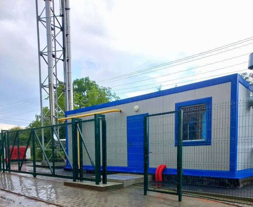 В 2025 году в Краснодарском крае открыли 15 новых котельных Работы проводились в рамках госпрограммы Развитие топливно энергетического комплекса с поддержкой инвесторов Особое внимание уделялось котельным для социальных объектов Например в хуторе Анапском Кореновского района теплом обеспечили школу на 300 мест и детсад при ней а в Абинском районе построили котельную для детского сада в Светлогорском Кубанские Новости Мы в MAX