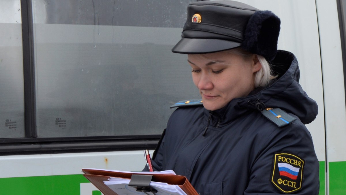 Гонки на арендованном автобусе по Самарской области обошлись водителю в 382 тысячи рублей В Тольятти судебные приставы поставили точку в деле о разбитом арендованном автобусе Водитель решил пренебречь скоростным режимом что привело к серьезной аварии Собственник автобуса не стал прощать долг и обратился в суд ГТРК Самара MAX lВК lОК lСАЙТ