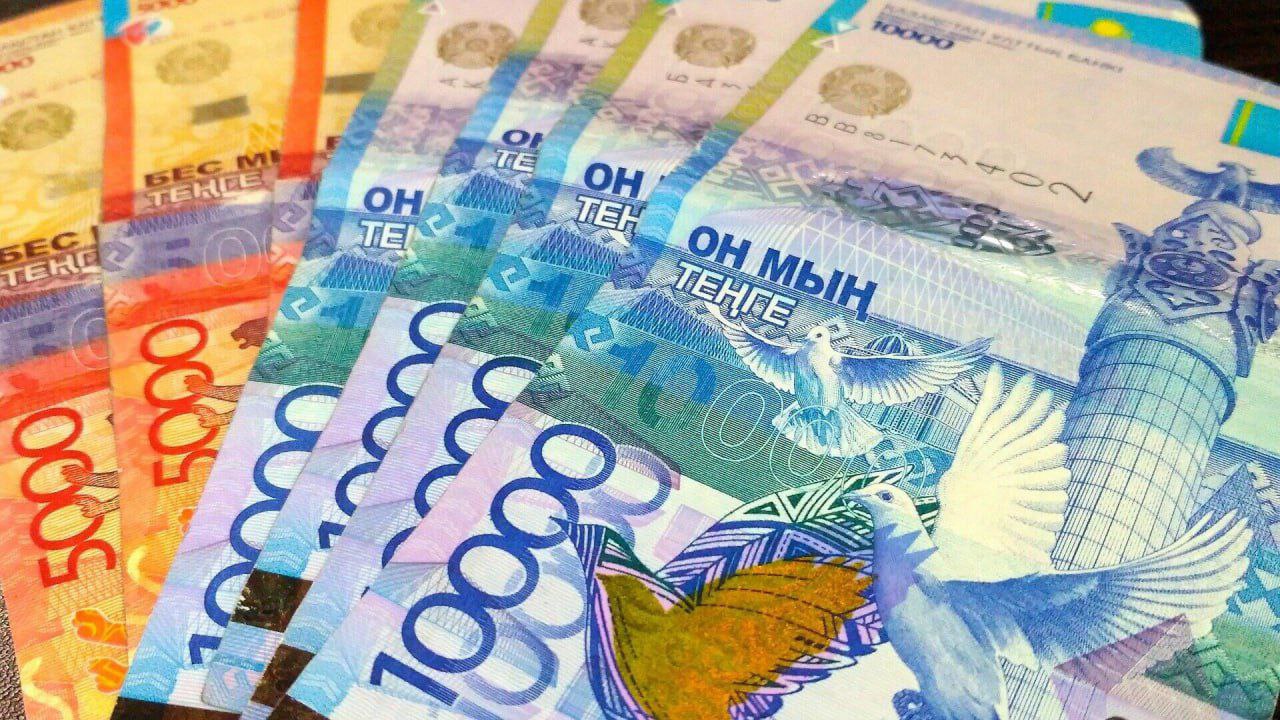 Объем денежных переводов из Казахстана в Узбекистан вырос на 40% за месяц В апреле 2025 года из Казахстана за рубеж отправили 57,4 млрд тенге $112,7 млн , говорится в отчёте Нацбанка. Это на 10,1 млрд тенге $19,8 млн или 21,4% больше, чем в марте 2025 года. Наиболее активно деньги в этот период из Казахстана переводили: в Россию — 18,1 млрд тенге $35,5 млн, +9% . в Узбекистан — 17,1 млрд тенге $33,5 млн, +40% в Турцию — 10,4 млрд тенге $20,4 млн, +5% Одновременно с этим из-за рубежа в Казахстан поступило 19,3 млрд тенге $37,8 млн денежных переводов. По объёму переведенных в Казахстан денег лидируют: Россия — 5 млрд тенге $9,8 млн США — 3 млрд тенге $5,8 млн Узбекистан — 2 млрд тенге $3,9 млн Турция — 1,75 млрд тенге $3,4 млн Германия — 1,72 млрд тенге $3,3 млн Logistan.info Логистика Экономика