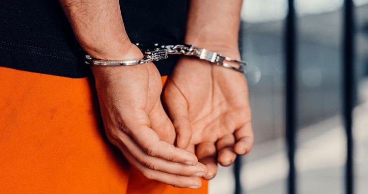 Молдаванин осуждённый за домашнее насилие задержан на румынской таможне по линии Интерпола 32 летний гражданин Республики Молдова находившийся в международном розыске за совершение домашнего насилия был задержан 24 августа на пограничном пункте пропуска Албица при попытке въезда в Румынию