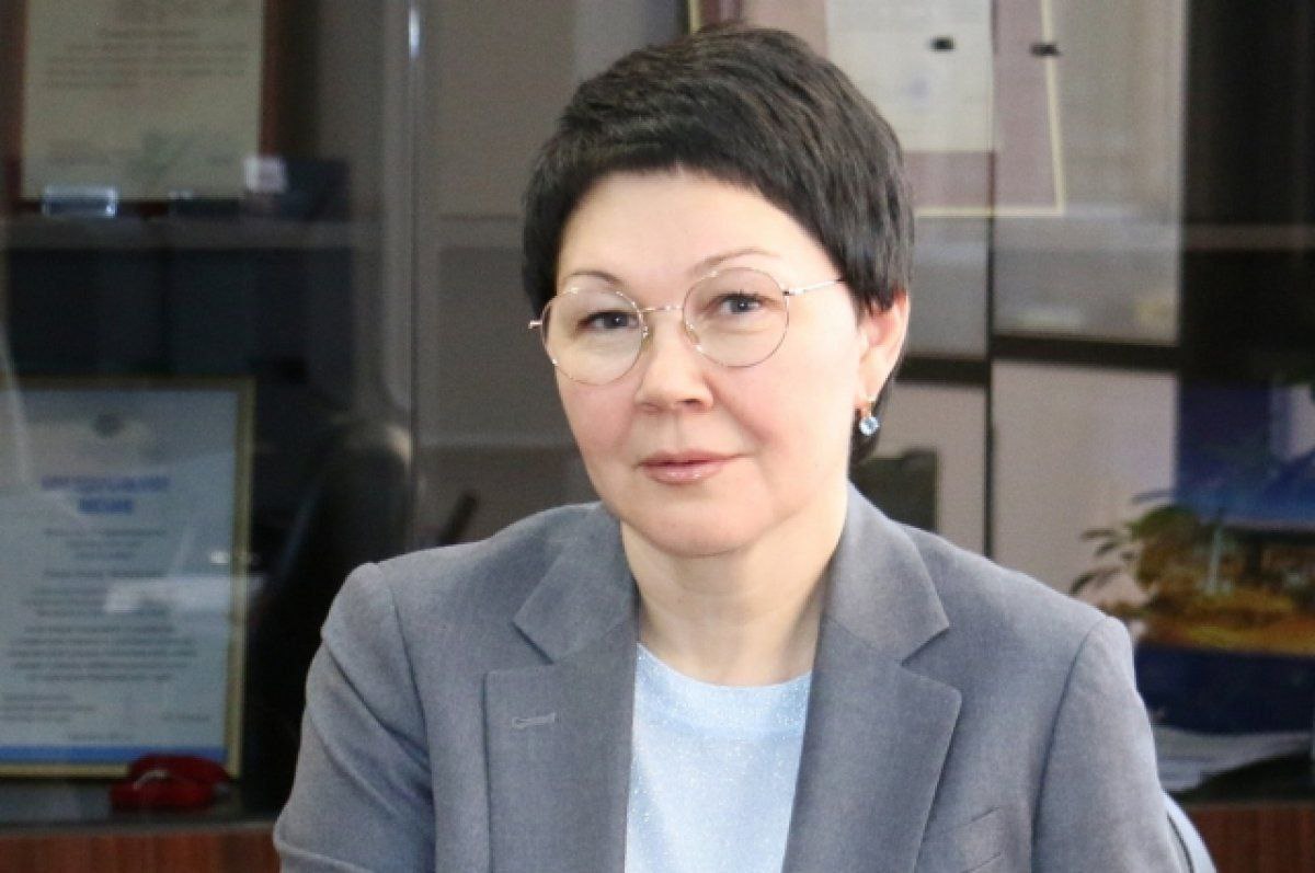 Уголовное дело завели на управляющую отделением Фонда пенсионного и социального страхования РФ по Красноярскому краю Елену Лапко Она проходит подозреваемой по трем статьям: о присвоении или растрате, превышении должностных полномочий и служебном подлоге. Это сообщает ТАСС. Чиновницу подозревают в фиктивном трудоустройстве знакомой в отделение фонда. Также Лапко и ее подчиненную Елену Емельянову подозревают в незаконных выплатах социальных пособий людям, не имевших на них право. Сумма пособий при этом завышалась. Всего, по информации правоохранителей, таким образом было выплачено около 2 млн рублей. Это предварительная сумма ущерба, которая в ходе расследования может увеличиться до 2 млрд, рассказал собеседник агентства. Это Борус