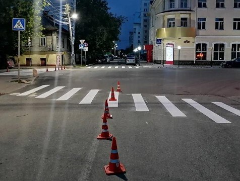 На еще трех калужских улицах обновят дорожную разметку В Калуге обновляют дорожную разметку. Ее наносят холодным, горячим пластиком и краской. В ближайшие дни, сообщает городское хозяйство, разметка появится на улице Широкой. Затем дорожники планируют приступить к работам на улицах Бутома и Тарутинской.