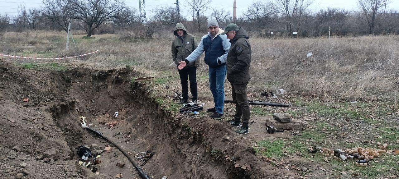 В Токмаке свыше одной тысячи абонентов вновь подключены к теплоносителю благодаря содействию пензенцев  Представители региона-шефа по поручению Губернатора Олега Мельниченко подключились к ремонту муниципальной котельной №2.  Специалисты из Пензы приняли участие в выездном совещании администрации и ресурсных организаций по вопросу запуска объекта ЖКХ, работа которого приостановилась из-за повреждения силового кабеля.  «По итогам консультаций и совместных мероприятий оборудование котельной запущено. Теплом обеспечены более 1000 абонентов», —  рассказали пензенцы.