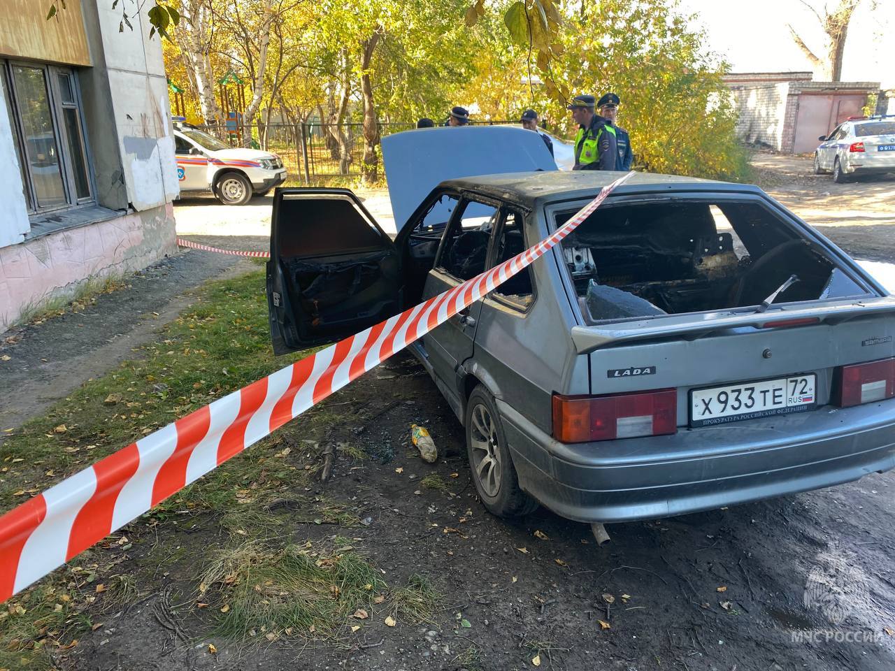 Два человека погибли при пожаре в авто  Сегодня в час дня загорелся автомобиль ВАЗ-2114 на улице Волгоградской в Тюмени.  В результате происшествия погибло два человека, личности которых устанавливаются, - сообщили в МЧС.