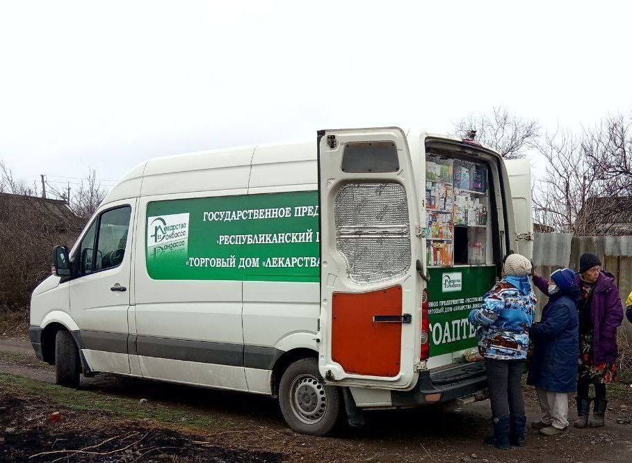 В ДНР упорядочили работу автоаптек и значительно расширили географию их присутствия на территории региона, сообщил глава Республики Денис Пушилин.   По его словам, в ближайшие дни автоаптеки посетят Макеевку, Новоазовск и Старобешево.  Отмечается, что мобильные аптеки способствуют обеспечению лекарственными препаратами жителей даже в самых удаленных населенных пунктах Республики.  Эти передвижные аптечные пункты предлагают широкий ассортимент медикаментов, включая препараты для лечения простудных заболеваний, обезболивающие, а также лекарства, необходимые для поддержания здоровья сердечно-сосудистой и нервной систем.    Подписаться   Написать в бот