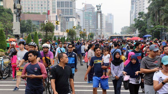 Согласно новому отчету ООН Джакарта стала самым густонаселенным городом мира В настоящий момент в столице Индонезии живут 42 млн человек В тройку городов лидеров по плотности населения также вошли Дакка и Токио Mahmut Atanur Anadolu Agency Getty Images