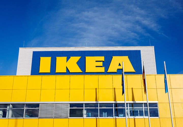 Вернётся ли IKEA в Россию, рассказали эксперты Компания вновь зарегистрировала свой товарный знак в нашей стране Компания IKEA, ведущий шведский производитель мебели, вряд ли вернётся на российский рынок в ближайшие годы. Однако в России её есть кому заменить. — IKEA не планирует возвращения в обозримом будущем - у них сейчас в приоритете другие проекты, например, в Азии. Регистрация нового товарного знака IKEA в России - только усилия по защите бренда, — считает вице-президент Союза торговых центров Павел Люлин. ПОДРОБНЕЕ