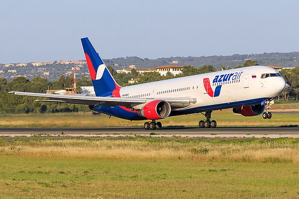 AZUR air в ноябре возобновит чартерные перелеты из Уфы во вьетнамский Нячанг Авиакомпания AZUR air с 7 ноября возобновляет чартерные рейсы по маршруту Уфа – Нячанг Камрань . Об этом сообщает "Интерфакс" со ссылкой на данные пресс-службы АО "Международный аэропорт "Уфа". Авиаперевозчик планирует выполнять один рейс в 12 дней. Для полетов будет задействован Boeing 767-300 на 336 пассажирских мест. aviaru.net/n285830