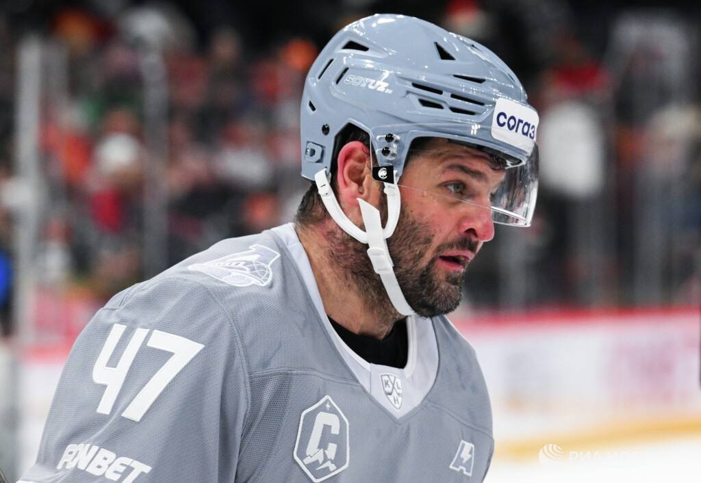 Радулов стал третьим игроком в истории набравшим 800 очков в КХЛ В матче с минским Динамо Александр сделал две передачи и выбил гроссмейстерскую отметку Впереди только великие 1 Вадим Шипачев 1016 2 Сергей Мозякин 928 3 Александр Радулов 800 Подписывайтесь на РИА Новости Спорт в MAX