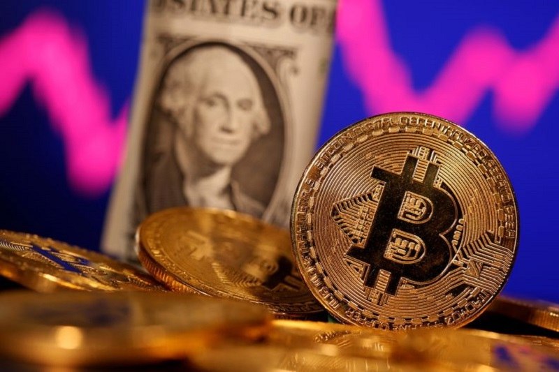 Биткоин колеблется около $119 000 BTC подрос на 0,7% до $119 080 в азиатские торги после рекордных $123 000 на прошлой неделе. Сейчас монета консолидируется около психологической отметки в $120 000. В США подписан GENIUS Act — первый федеральный закон о стейблкоинах. Он обязывает эмитентов поддерживать резервы в долларах или облигациях и публиковать ежемесячную отчетность. #Bitcoin #BTC #криптовалюта #ценаBTC #стейблкоины #GENIUSAct #CLARITYAct #CryptoRegulation #инвестиции