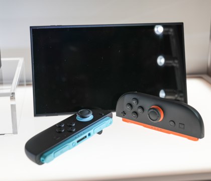У Nintendo Switch 2 на экране есть защитная пленка и ее лучше не отклеивать Nintendo опубликовала официальное руководство по безопасности для покупателей Switch 2. Помимо прочего, компания рассказала, что на экране консоли есть защитная пленка и отклеивать ее не рекомендуется. Читать далее