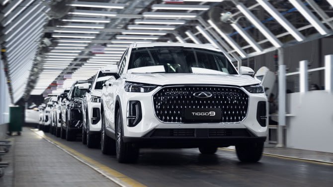 Казахстанский завод AMMKZ начнет сборку Changan, Chery и Tank  Три модели китайских брендов получили сертификацию для рынков ЕАЭС — Changan CS75 Plus IV поколения, Chery Tiggo 7  Tiggo 7L в России  и внедорожник Tank 300. Их производство будет организовано на мультибрендовом заводе AMMKZ в Казахстане.  Ранее флагманский кроссовер Chery Tiggo 9 казахстанской сборки также получил ОТТС и войдет в ту же производственную линейку.
