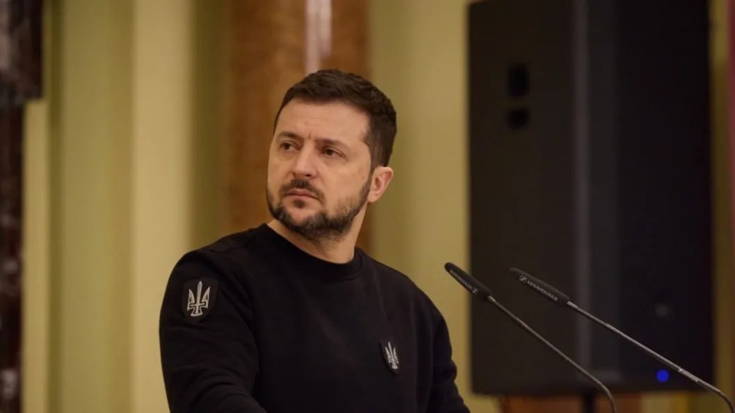 Зеленский: Секретарь СНБО Умеров доложил, что предложил российской стороне следующую встречу на следующей неделе Переговорную динамику надо увеличивать. Надо делать все, чтобы достичь прекращения огня. И российской стороне надо перестать прятаться от решений. И нужна встреча на уровне лидеров, чтобы реально обеспечить мир – действительно длительный. Украина готова к такой встрече. Читать далее