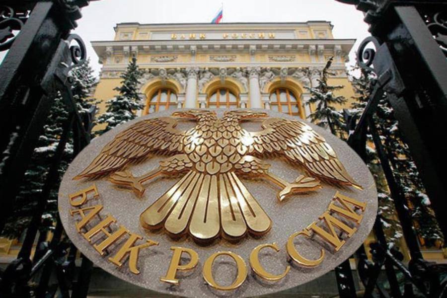 $687,3 млрд — исторический рекорд объёма международных резервов России 7,1 млрд долларов — рост международных резервов России за неделю со 2 по 9 мая, достигших рекордных 687,3 млрд долларов, — констатирует ЦБ России Международные резервы РФ состоят из монетарного золота, специальных прав заимствования СДР , резервной позиции в МВФ и средств в иностранной валюте «КРИСТАЛЛ РОСТА» ранее информировал о рекордном объёме золотых резервов России, достигших 247 млрд долларов, а также приводил мнение Александра Галушки о том, что девалютизация национальных резервов, включая рост доли золота, является верным решением