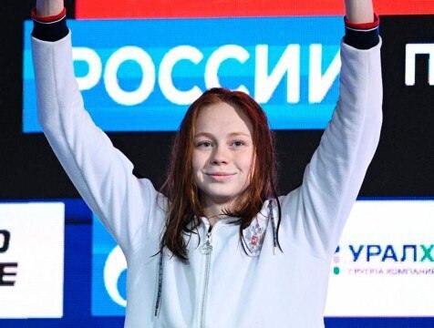 Пловцы Калужской области взяли золото и бронзу первого дня чемпионата России В Казани стартовал чемпионат России по плаванию Калужскую область представляют спортсмены спортшкол Олимп Юность Труд сообщил министр спорта региона Олег Сердюков Золото турнира в финальных заплывах на 100 м на спине завоевала Алина Гайфутдинова из спортшколы Олимп Также она выиграла бронзу в эстафете 4х50 комплексным плаванием http gtrk kaluga ru news sport news 58919