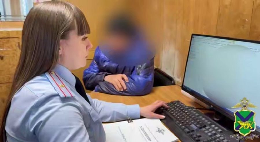 Скучно на пенсии 67 летнего мужчину задержали за ложное сообщение о теракте Владивостокский пенсионер заявил что в его квартире хранится взрывчатка и он намеревается её активировать В реальности в помещении ничего криминального не оказалось мотивы поступка 67 летнего мужчины остаются неясными Подробнее на PRIMPRESS PRIMPRESS в MAX ДЗЕН ЧАТ БОТ