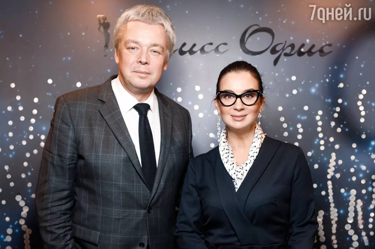 Екатерина Стриженова — о трагической смерти сестры мужа: «Наша жизнь остановилась» Екатерина Стриженова подтвердила трагическую гибель Елены Земляникиной под колесами мотоцикла. Актриса сообщила, что вся семья убита горем из-за случившегося и ищет силы, чтобы справиться с тяжелой утратой. Она уточнила, что покойная приходилась старшей сестрой Александру Стриженову и была невероятно светлым, добрым и терпеливым человеком. 7Дней