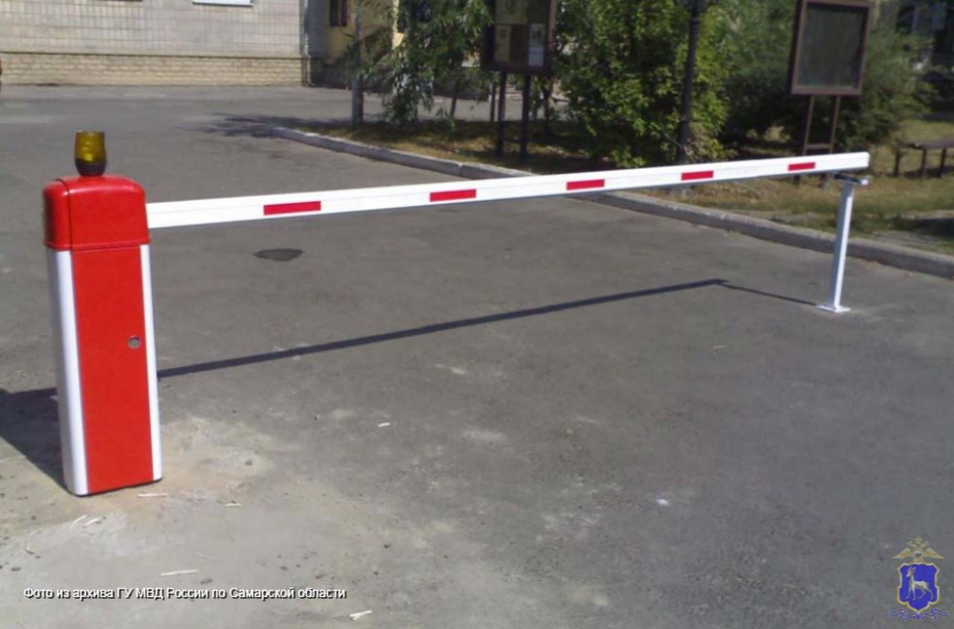 В Самаре 31-летний житель Сергиевского района обвиняется в причинении тяжкого вреда здоровью. Конфликт произошёл возле больницы на улице Нагорной, когда водитель легкового автомобиля, приехавший за справкой, подрался с развозчиком воды из-за заблокированного шлагбаума.