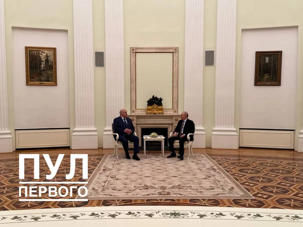 Объем торговли Беларуси и России является рекордным несмотря на трудности которые пытаются создать извне Об этом Президент России Владимир Путин заявил на переговорах с Президентом Беларуси Александром Лукашенко Нам всегда есть о чем поговорить по текущим вопросам связанным с экономикой с вопросами социального характера Фото Пул Первого Читайте Минск Новости в MAX