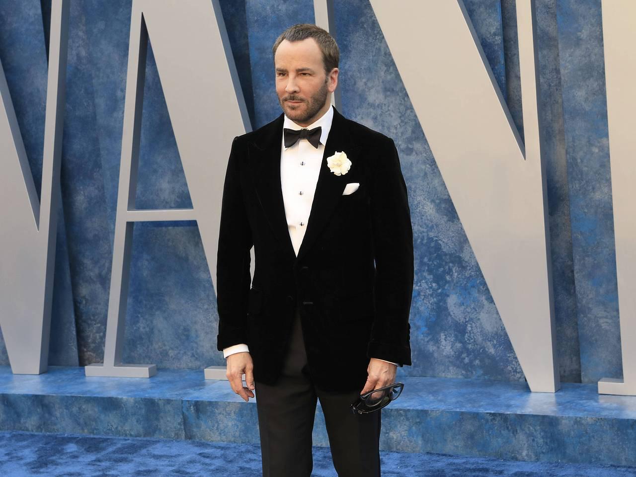 Том Форд активно работает над новым фильмом который станет его третьей режиссерской работой Несколько лет назад Форд объявил об уходе из моды заявив что он уже все сказал и сделал Помню его большое интервью для GQ В нем он как раз и отметил что все силы и время теперь будет тратить на кинематограф Так вот о третьем фильме Им станет адаптация романа Энн Райс Плач к небесам Производство планируют начать в начале следующего года а кастингом занимается Франсин Майслер которая известна по работе над фильмами Вавилон Дюна Брачная история Не смотри наверх Также пишут что у Форда есть еще один проект над которым он работает но информации по нему никакой нет