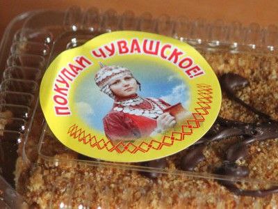 Цифра дня розница в Чувашии достигла 299 млрд Оборот розничной торговли в республике по итогам 2024 года немногим не дотянул до 300 млрд рублей Рост год к году составил 7 при самой высокой инфляции по стране 11 04 На продукты питания и непродовольственные товары жители республики потратили денег примерно поровну 48 и 52 соответственно приводит данные Чувашстат Всего в Чувашии функционировало 8 тыс объектов розничной торговли магазинов 78 павильонов 9 аптек 8 палаток и киосков 5 Общая площадь торговых залов магазинов превысила 1 млн кв метров из которых 28 приходилось на крупноформатные торговые предприятия Более половины розничного товарооборота пришлось на крупные и средние организации 58 на малый бизнес 40 на рынки и ярмарки 2 Доля онлайн покупок в структуре розничных продаж выросла до 5