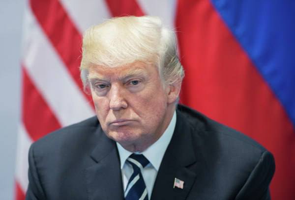 58 опрошенных в США не одобряют работу Дональда Трампа на посту президента Участники исследования отметили что страна находится на неверном пути поскольку экономика остаётся главной проблемой 42 респондентов положительно оценили действия главы Белого дома сообщил телеканал NBC по результатам проведённого опроса в котором приняли участие свыше 20 тысяч человек Уточняется что это небольшое снижение рейтинга одобрения на 3 пункта с 45 с апреля когда исследование проводилось NBC впервые Кроме того снизилась поддержка среди американцев которые причисляют себя к республиканцам доля тех кто решительно одобряет Трампа сейчас составила 35 по сравнению с 38 в апреле НАШИ РЕСУРСЫ Telegram Tik tok YouTube RUTUBE