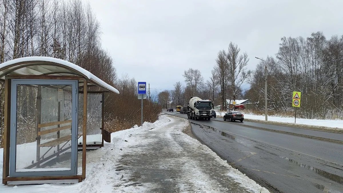 В Ярославле на период строительства третьего моста через Волгу не будут перекрывать Тормозное шоссе. Об этом сообщил заместитель министра дорожного хозяйства и транспорта Ярославской области Дмитрий Сергеев.  Напомним, мэрия Ярославля установила публичный сервитут  право ограниченного пользования чужим земельным участком  в отношения части участка, на котором расположено Тормозное шоссе. Сервитут устанавливается для устройства развязки нового моста через Волгу.   «Работы в створе Тормозного шоссе будут проводиться в соответствии с разработанной схемой организации дорожного движения, которая не будет предусматривать полное перекрытие, то есть будет движение осуществляться по полосам в любом случае. Никаких неудобств для жителей мы создавать не планировали»,— сказал замминистра.  Ещё больше новостей — в Telegram-канале «Ъ-Ярославль»