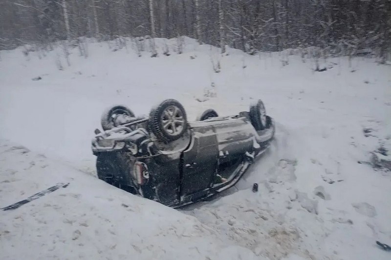 Под Череповцом в ДТП с грузовиком погибли два человека Авария произошла сегодня около 11 10 на пятом километре автодороги Воскресенское Иванов Бор Кириллов у деревни Брод Череповецкого округа   cherinfo ru news 144223 pod cerepovcom v dtp s gruzovikom pogibli dva celoveka