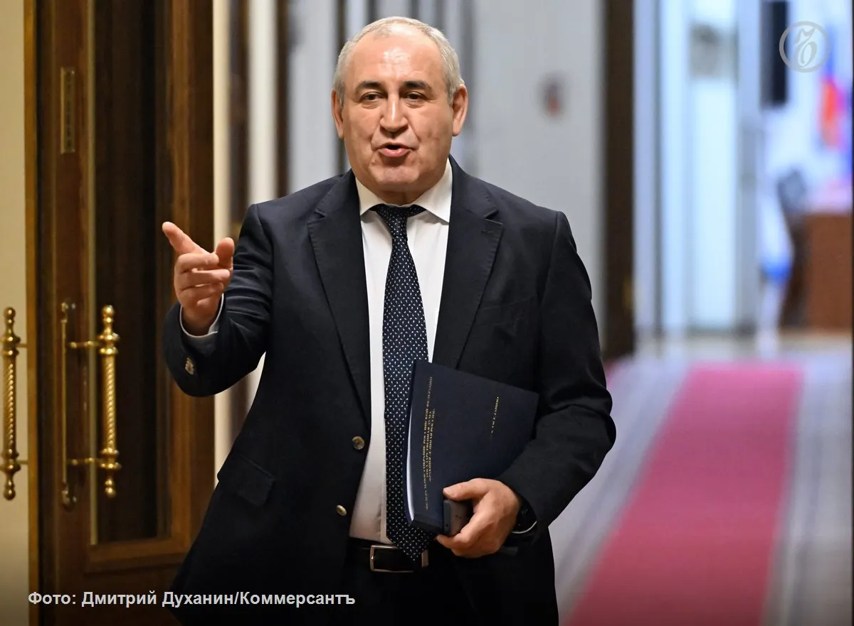 Бывший вице спикер Сергей Неверов покинет Госдуму Депутат сообщил что принял решение снять свою кандидатуру с предварительного голосования ЕР по отбору кандидатов для выдвижения в новый созыв нижней палаты по Смоленскому одномандатному округу Он призвал сторонников голосовать за участника спецоперации Артема Корнюченкова который также претендует на выдвижение в этом округе Подписывайтесь на Ъ в Telegram в MAX