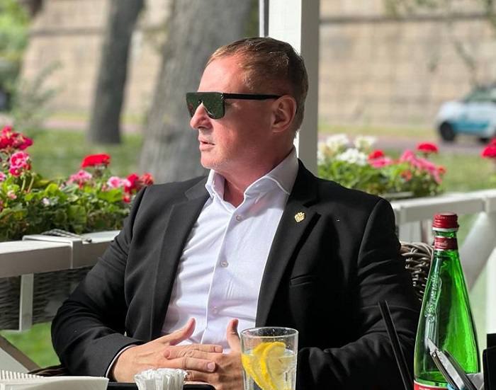 Суд в Краснодаре рассмотрит дело о банкротстве владельца отелей Marton Андрея Марченко В Арбитражном суде Краснодарского края запланировано заседание по делу о банкротстве владельца сети отелей Marton Андрея Марченко Ранее ИФНС России 1 обратилась в арбитражный суд с требованием признать предпринимателя несостоятельным и ввести процедуру реструктуризации долгов Задолженность Марченко перед налоговой составляет около 400 млн рублей В ходе проверки установили что Марченко участвовал в схемах дробления бизнеса направленных на минимизацию налоговой нагрузки   свои фото видео и истории присылайте нашему боту prostokrd bot Подпишись на наш канал в Telegram MAX