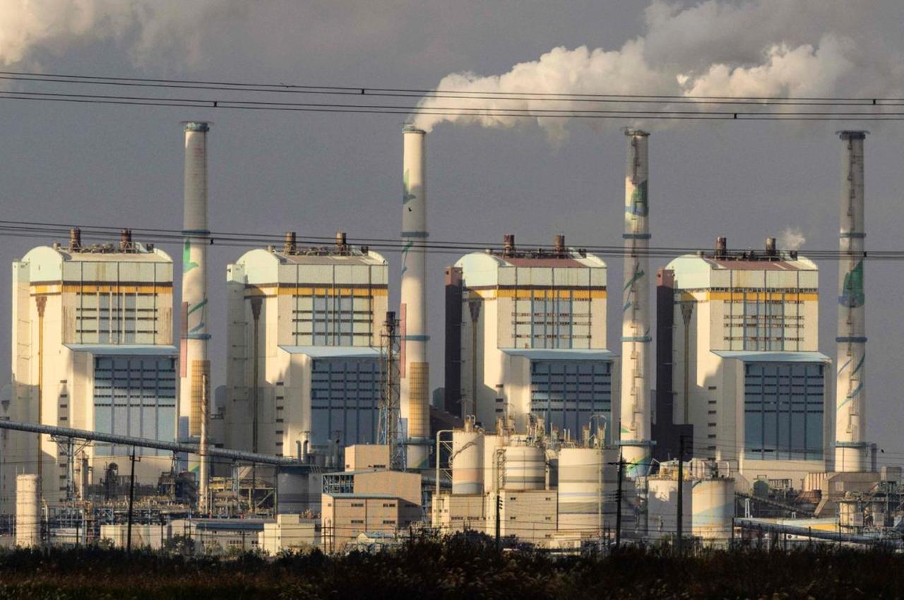 Южная Корея объявила о присоединении к альянсу Powering Past Coal Alliance PPCA взяв на себя обязательство закрыть 40 угольных электростанций к 2040 году О судьбе около 20 оставшихся угольных энергоблоков будут размышлять после общественных консультаций с учетом экономической и экологической целесообразности Вчера к PPCA также присоединился Бахрейн Хотя Бахрейн никогда не эксплуатировал угольные электростанции страна обязалась не строить их в будущем