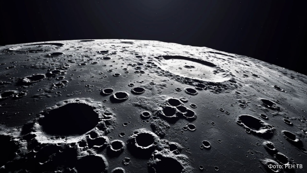 Первый отель на Луне планирует построить американская компания GRU Space к 2032 году сообщается на сайте проекта Компания планирует проводить подготовительные полёты уже с 2029 года чтобы исследовать и подготовить определенную область спутника Земли для дальнейшего размещения там первого варианта отеля Стоимость пребывания в первом варианте гостиницы оценивается в 416 тыс за туриста Сейчас стартап начал приём заявок для первых гостей инновационного отеля В GRU Space подчёркивают что речь идёт не о привычном космическом туризме на Луне до сих пор побывали всего 12 человек Участникам программы предлагают стать частью начального этапа освоения спутника Земли и заложить основу жизни за пределами планеты Изначально проект предусматривает создание надувных модулей рассчитанных на размещение двух четырёх человек которые будут доставляться вместе с туристами на поверхность Луны В дальнейшем GRU Space намерена строить более масштабные и прочные конструкции используя как материалы с Земли так и лунную почву Дизайн таких зданий будет вдохновлён архитектурой Дворца изящных искусств в Сан Франциско а вместимость увеличится до десяти человек Стоимость путёвки при этом может снизиться до 83 тыс за ночь РЕН ТВ в Telegram в MAX