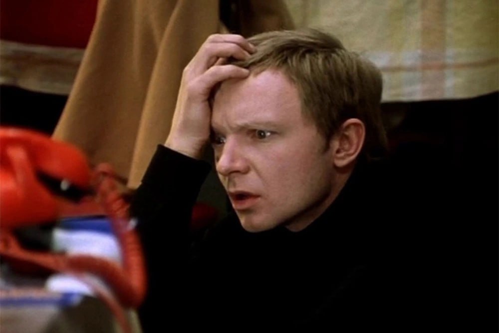 Пермяки стали заметно меньше пить названы регионы России с наибольшим сокращением потребления алкоголя Анализ статистических данных показал снижение потребления алкоголя в России в ноябре в 62 регионах страны Наиболее заметное сокращение зафиксировано в Пермском крае Так если в январе потребление алкогольной продукции на душу населения в Прикамье за последние 12 месяцев составило 12 литров чистого спирта то в ноябре уже 8 9 литра В тройку также вошли Кировская 2 8 литра и Иркутская области 2 7 литра В результате там выпивали в год 11 3 литра и 7 6 литра соответственно В крупных городах таких как Москва Санкт Петербург и Новосибирск также наблюдается снижение но менее выраженное в Москве на 0 7 литра в Санкт Петербурге на 0 8 литра а в Новосибирской области на 0 2 литра Подписаться на truekpru Читать нас в MAX