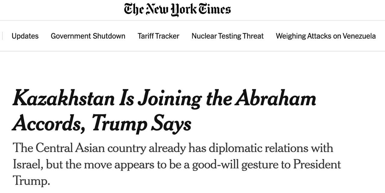 В августе Владимир Путин озвучил свои идеи по разрешению конфликта в Украине Касым Жомарт Токаев президент Казахстана отметил что Путин показал максимальную гибкость Нужно подчеркнуть что Путин проявил значительную адаптивность Я убежден что он сделал серьезный шаг вперед приводит Bloomberg слова Токаева По данным издания под этой гибкостью Токаев подразумевает достигнутое соглашение о замораживании линии фронта в обмен на вывод украинских войск из всей территории Донбасса Ранее Путин также высказывался о необходимости вывода украинских сил из Херсонской и Запорожской областей Токаев также выразил свою готовность поддержать мирные переговоры между Украиной и Россией предполагая что прекращение конфликта возможно Тем не менее он убежден что Путин не откажется от своих территориальных претензий так как должен принимать во внимание общественное мнение в России